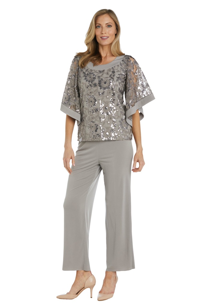 Traje de dos piezas con blusa con manga 3/4 anchas