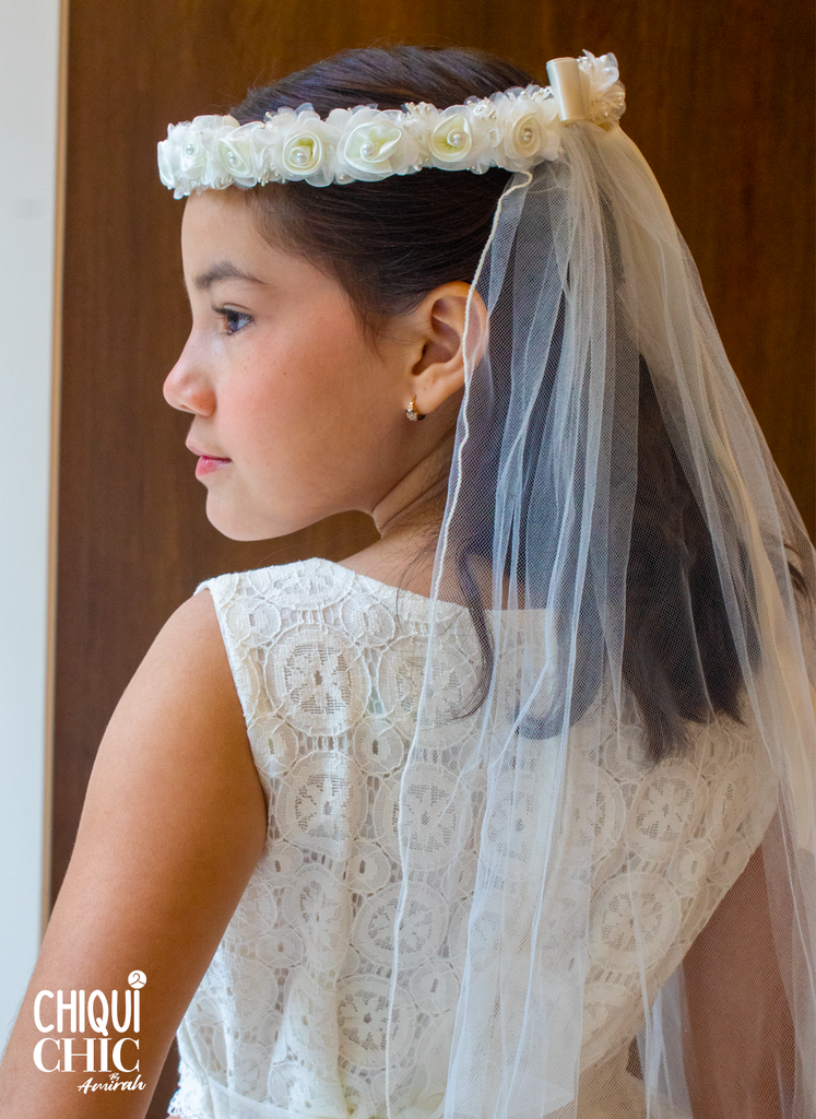 Velo con flores de raso y organza