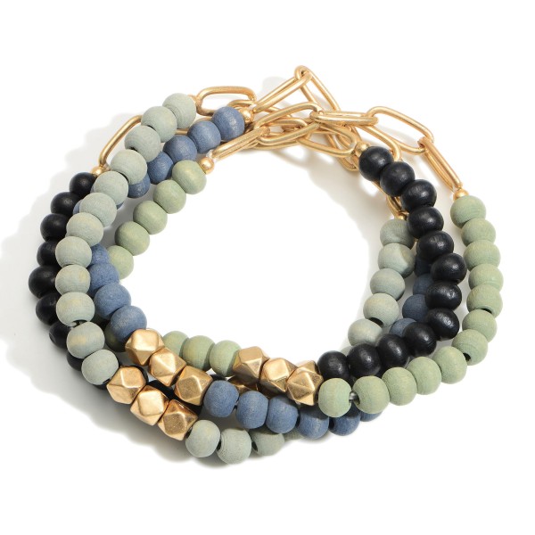 Juego de cuatro pulseras con cuentas