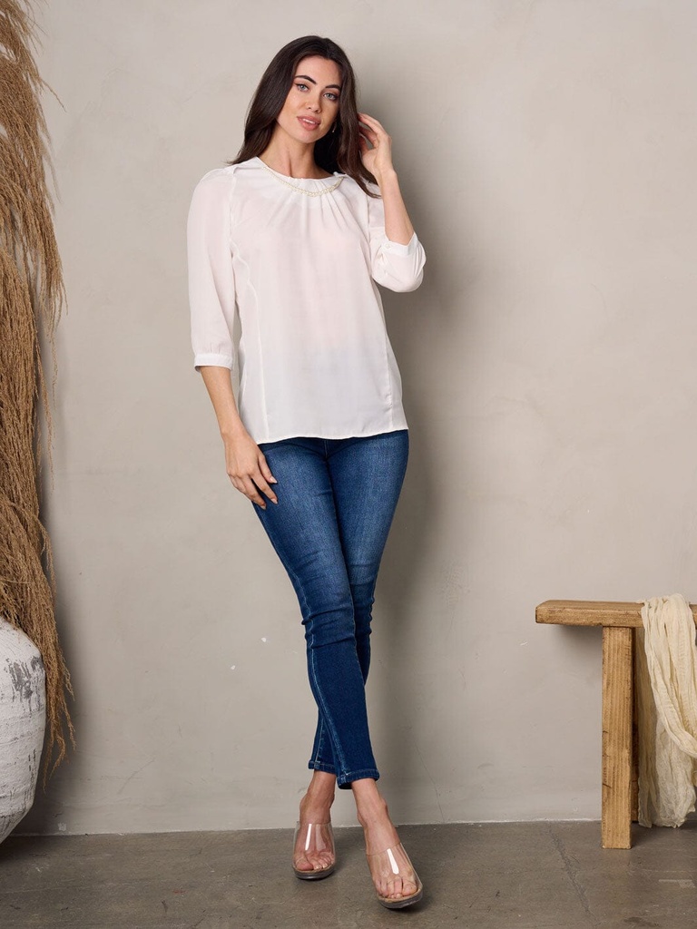 Blusa con detalle de perlas