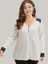 Blusa con detalle de botones y plisado