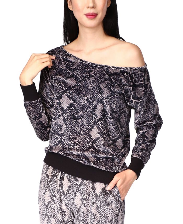 Blusa de terciopelo con hombro caído