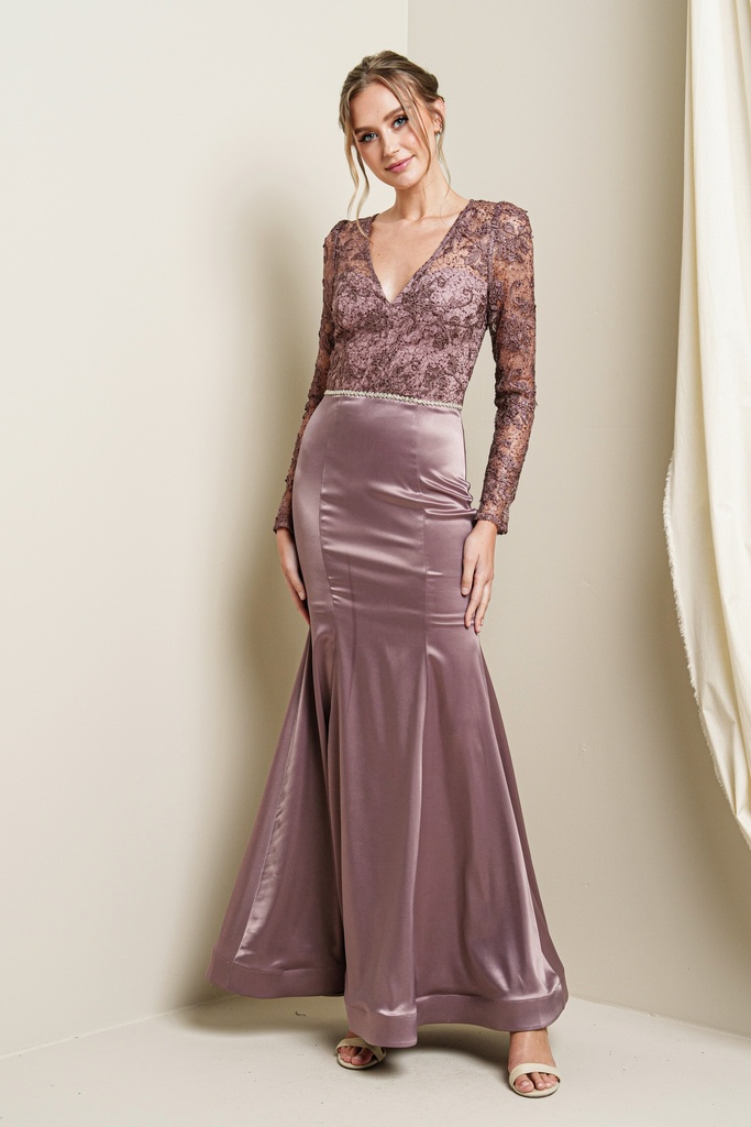 Vestido asirenado de satén y encaje 