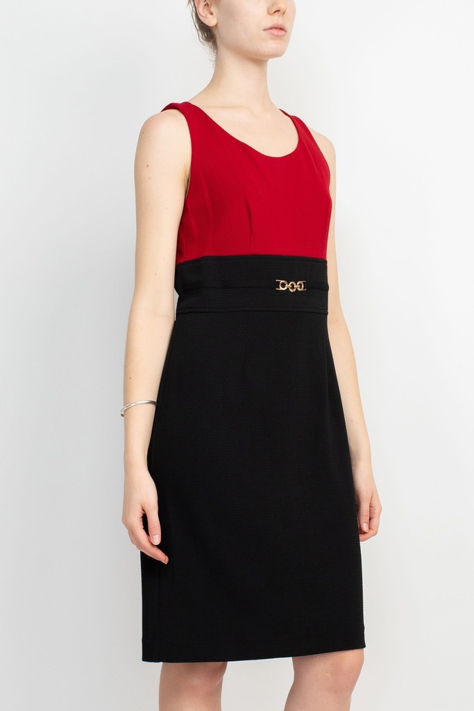 Vestido con chaqueta y cinturón