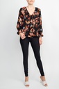 Blusa floral con volantes en el escote 