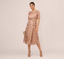 Vestido midi con bordado floral 