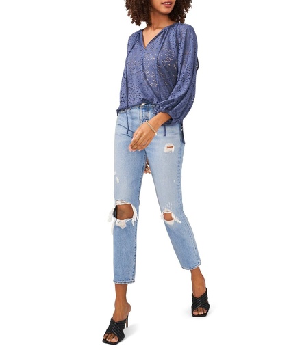 Blusa con ojales y mangas abullonadas