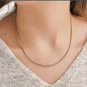 Collar de tejido veneciano