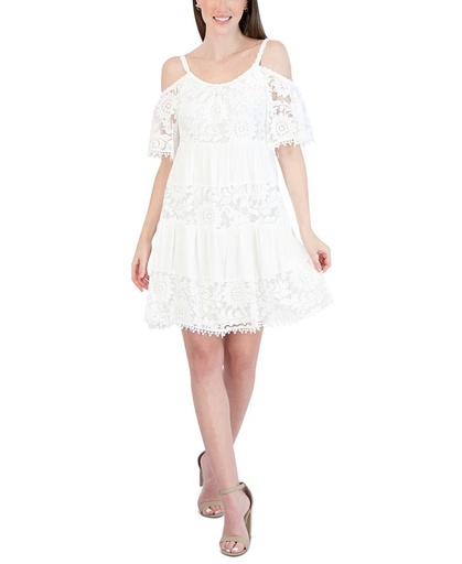 Vestido de encaje con hombros descubiertos