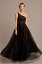 Vestido con encaje de pedrería y tul