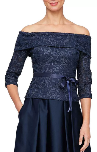 Blusa soutache con hombros descubierto