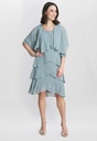 Vestido y chaqueta con capas