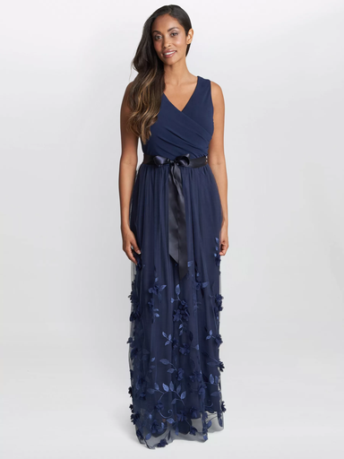 Vestido largo con flores en 3D