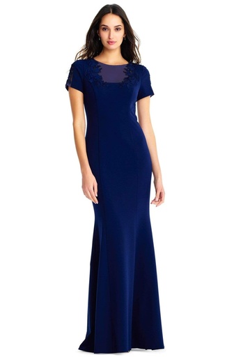 Vestido de crepé con escote redondo