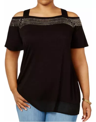 Blusa con brillos en el escote