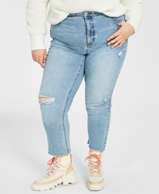 Mom jeans con detalles rotos
