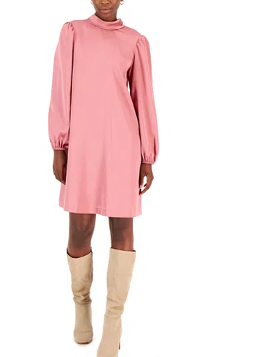 Vestido satinado con cuello alto