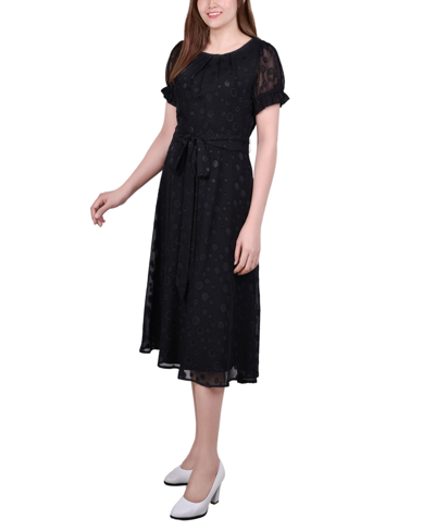 Vestido con lunares suizos
