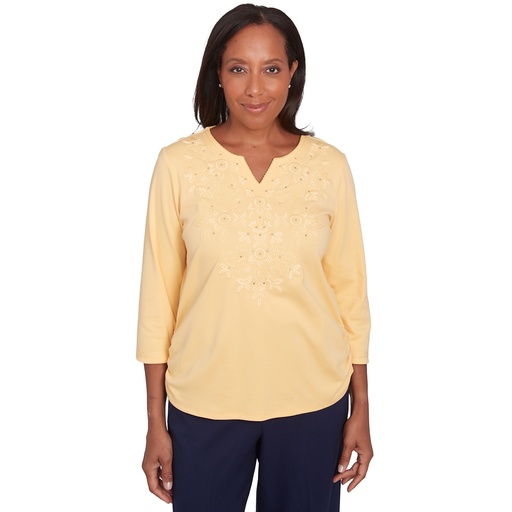Blusa fruncida con bordados