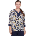 Blusa con ribete geométrico y ojales