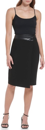 Falda con ribete de piel sintética