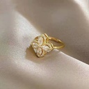 Anillo giratorio de trébol