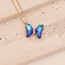 Colgante con dije de mariposa