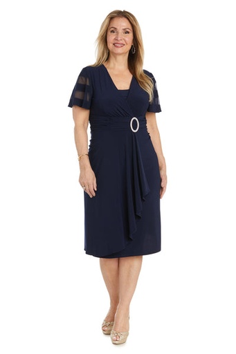 Vestido cóctel con hebilla