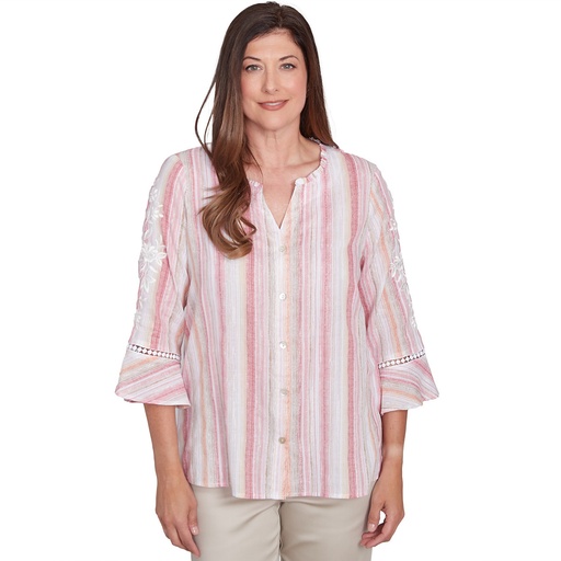 Blusa con mangas bordadas y botones