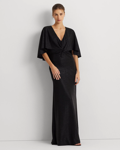 Vestido con capa y frente retorcido