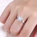 Anillo giratorio con circonitas