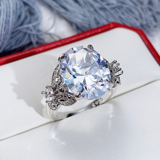 Anillo de circonita ovalada