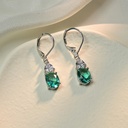 Aretes colgantes de piedras