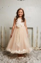 Vestido con pétalos y flores