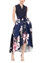 Vestido ajustado y acampanado floral