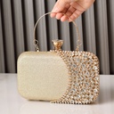 Bolso con asa y costuras de pedreria