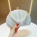 Bolso estilo concha de satén