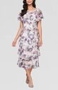 Vestido floral en capas con mangas cortas