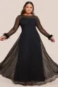 Vestido con mangas adornadas con plumas