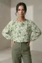 Blusa con estampado floral con escote anudado